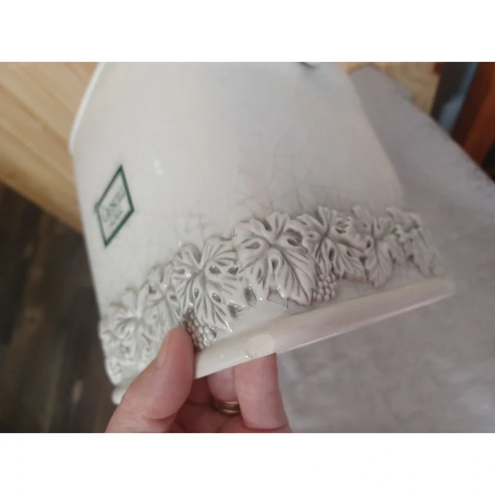 Croscill Tuscany Crackle Vine Glaze Earthenware Tissue Box Cover *CHIP